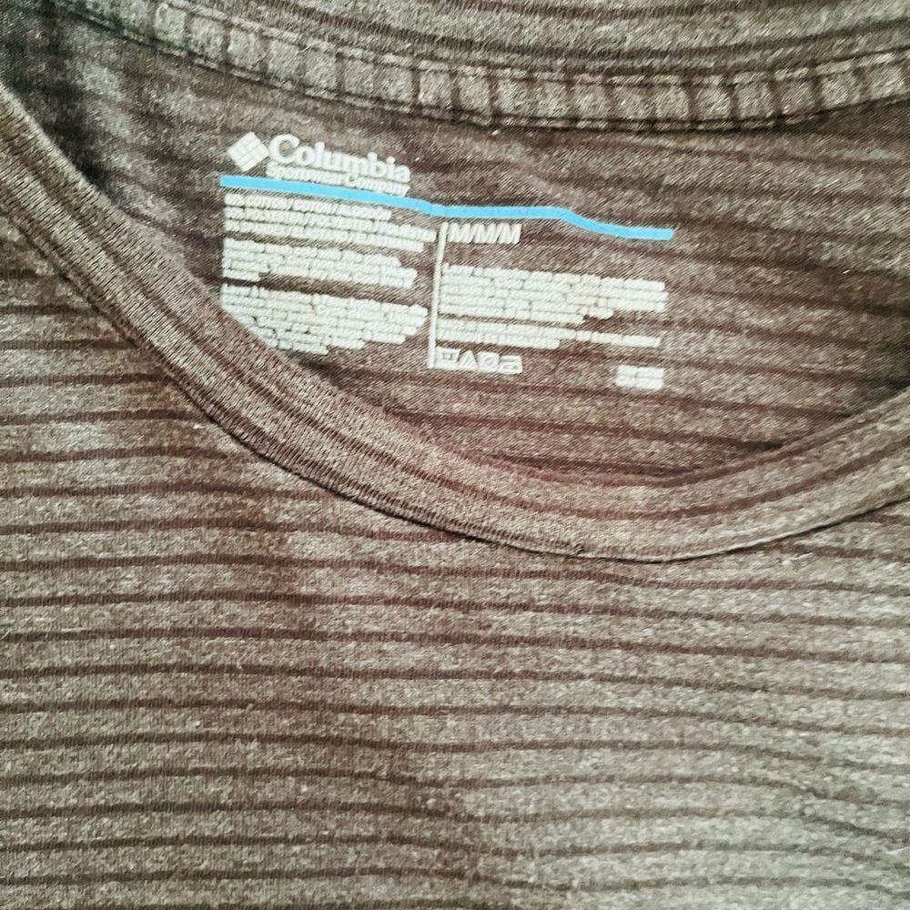 Columbia gray/black stripe crew neck tee, cotton, polyester, spandex blend sz M - Picture 6 of 6